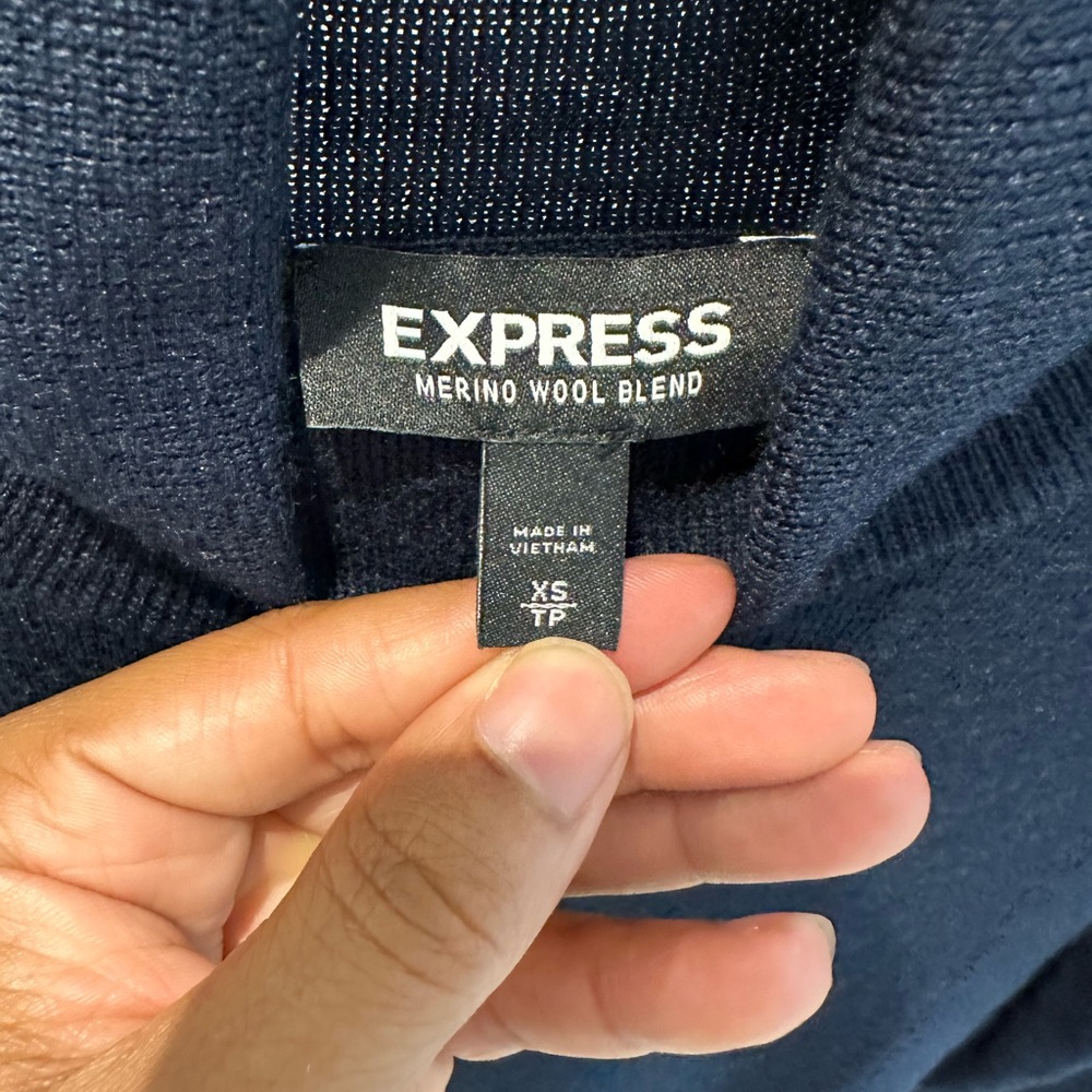 Express Turtle Neck - Picture 2 of 2